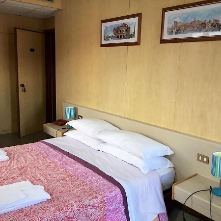 Hotel Socrate Лавена Понте Треза Екстериор снимка