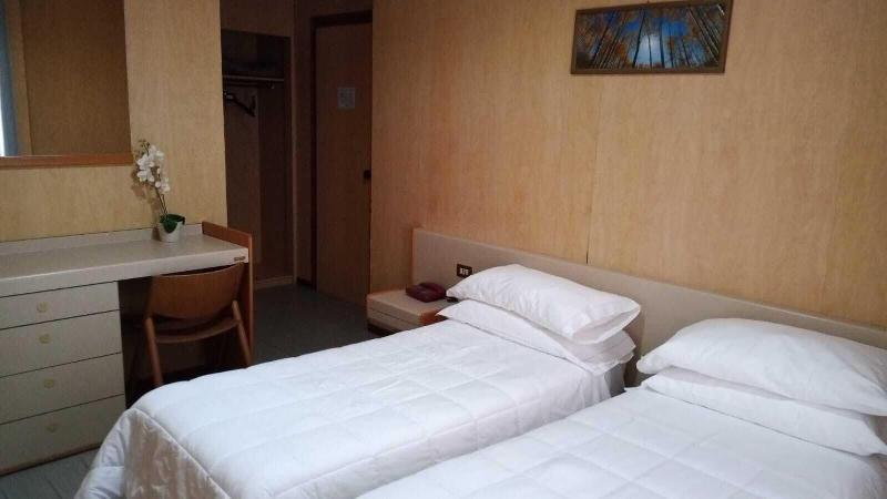 Hotel Socrate Лавена Понте Треза Екстериор снимка