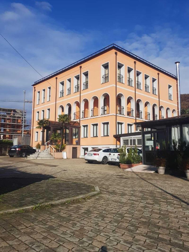 Hotel Socrate Лавена Понте Треза Екстериор снимка