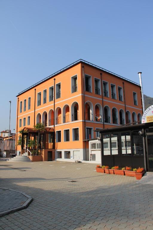 Hotel Socrate Лавена Понте Треза Екстериор снимка