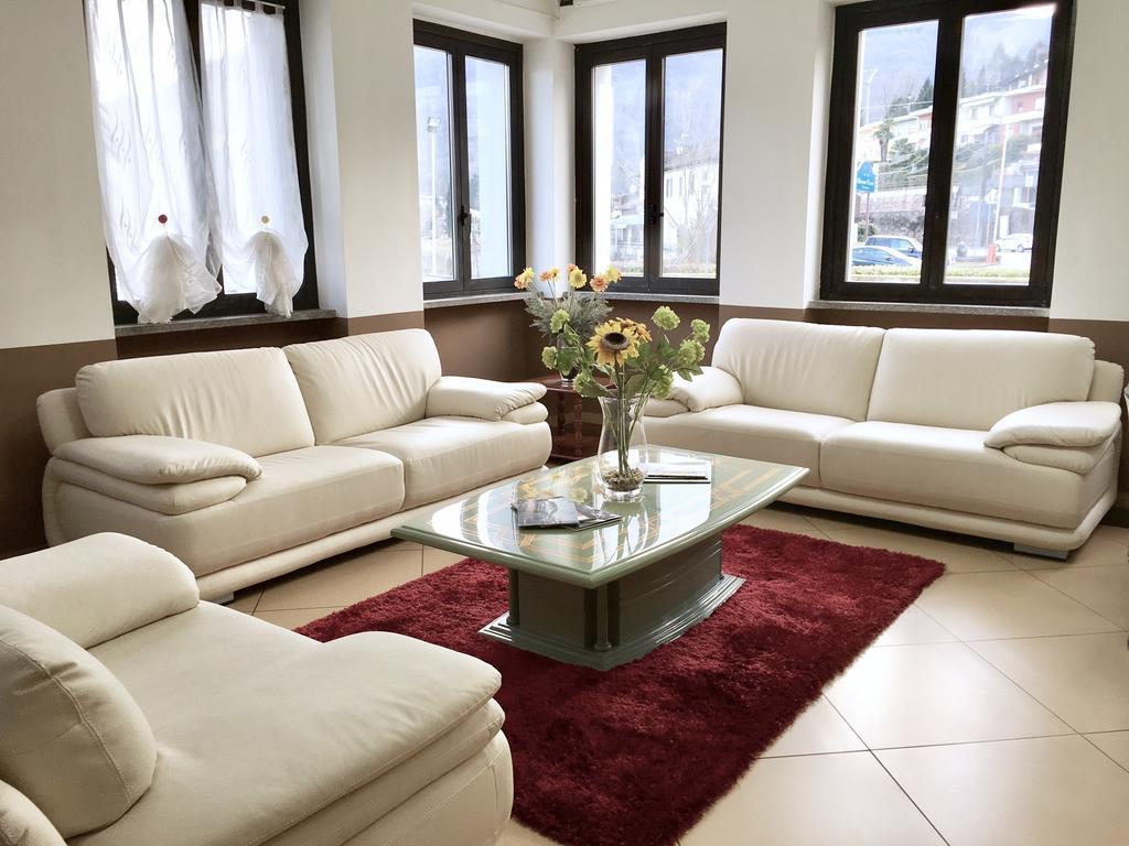 Hotel Socrate Лавена Понте Треза Екстериор снимка