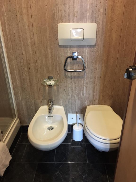 Hotel Socrate Лавена Понте Треза Екстериор снимка