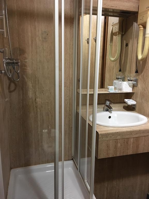 Hotel Socrate Лавена Понте Треза Екстериор снимка