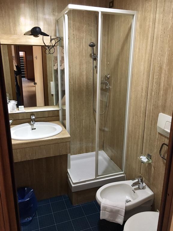 Hotel Socrate Лавена Понте Треза Екстериор снимка