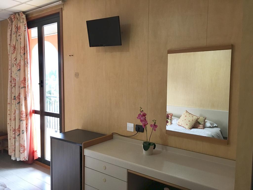 Hotel Socrate Лавена Понте Треза Екстериор снимка