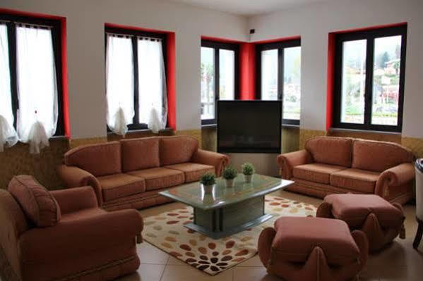 Hotel Socrate Лавена Понте Треза Екстериор снимка