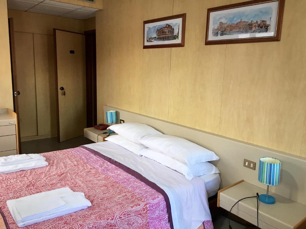 Hotel Socrate Лавена Понте Треза Екстериор снимка